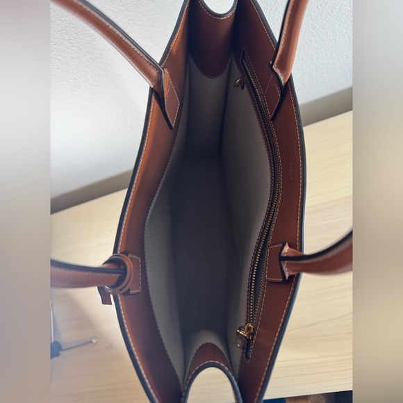 Celine
Vertical Cabas Tote Canvas with Leather - Picture 3 of 11